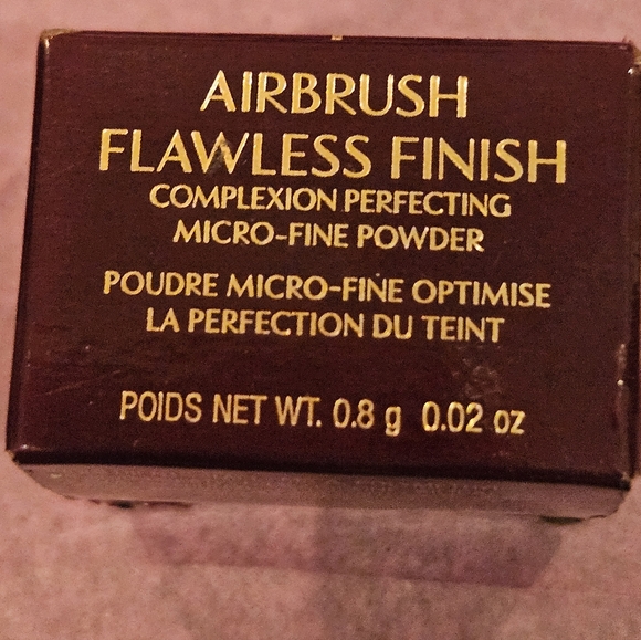 Charlotte Tilbury Airbrush Flawless Finish Micro Powder (02 Medium ) Mini 0.8g - Picture 4 of 5